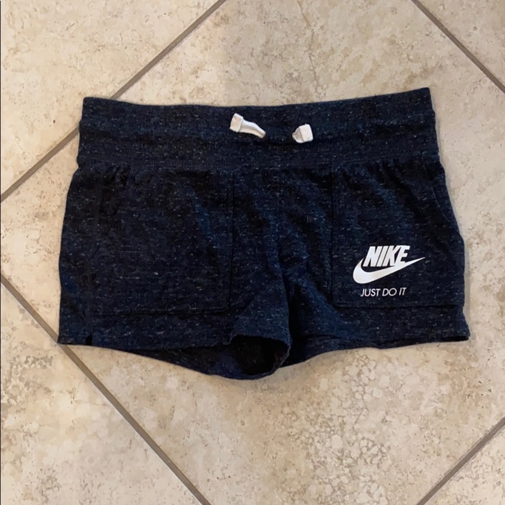 EUC. Nike Heather Gray Shorts Girl’s Size Medium.